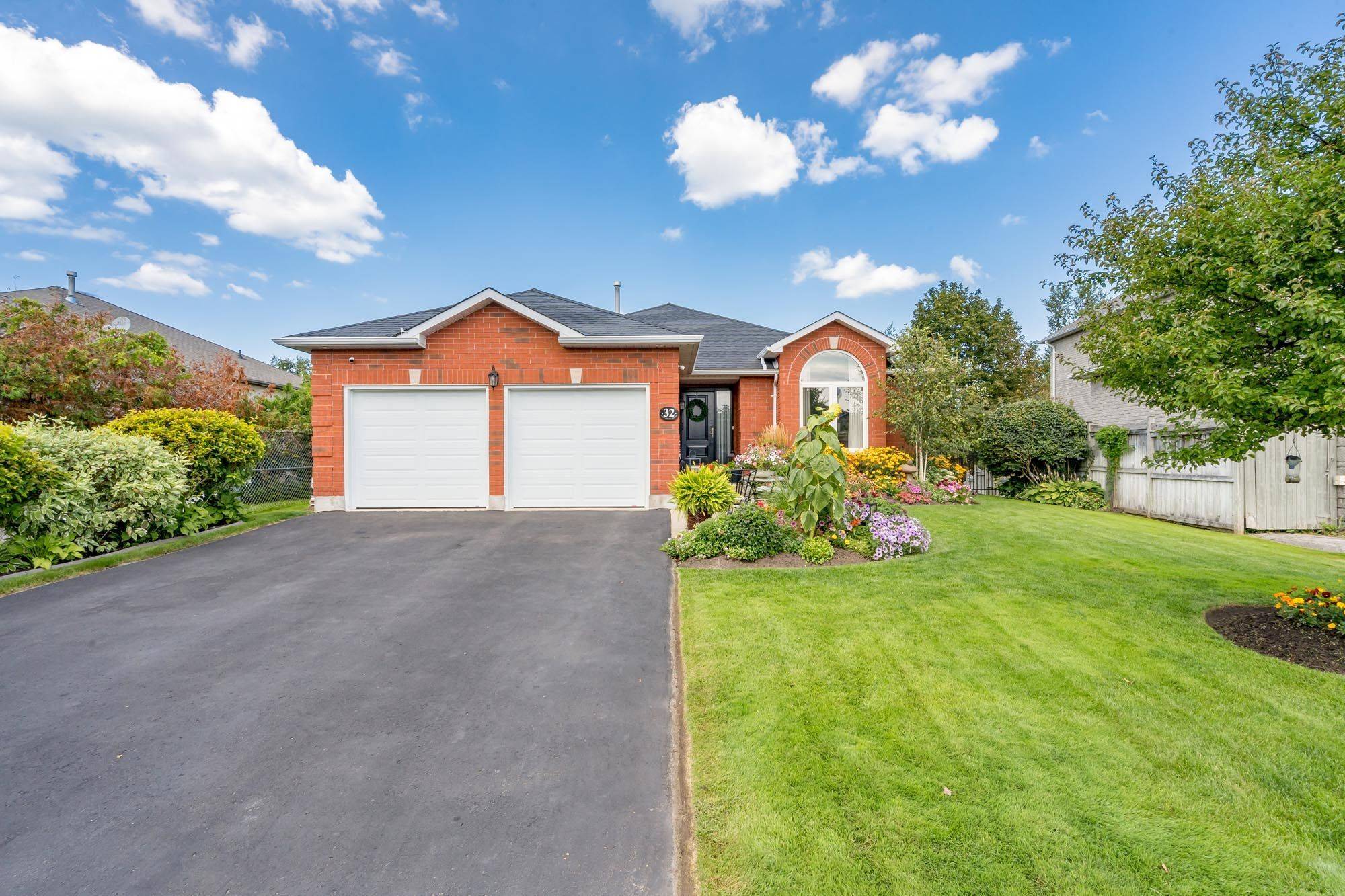 32 Stanley ST, Barrie, ON L4M 6V6