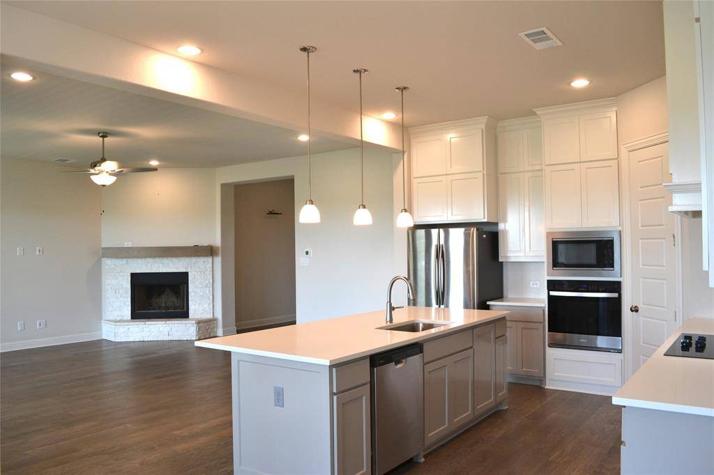 3834 Foot Hills Drive, Midlothian, TX 76065