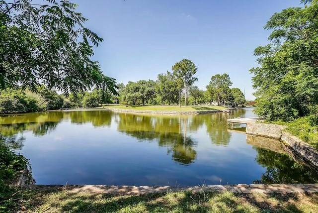 218 N Crockett Street, Granbury, TX 76048