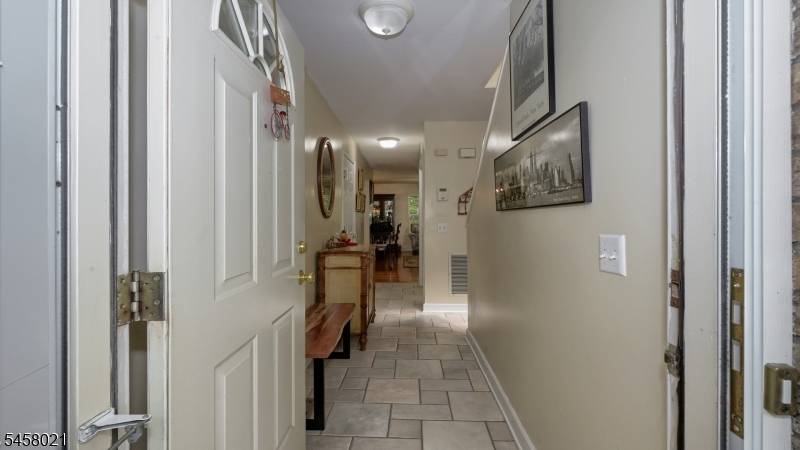 58 Parkside Ct, Wayne Twp., NJ 07470