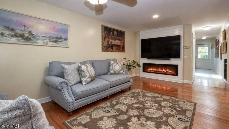58 Parkside Ct, Wayne Twp., NJ 07470