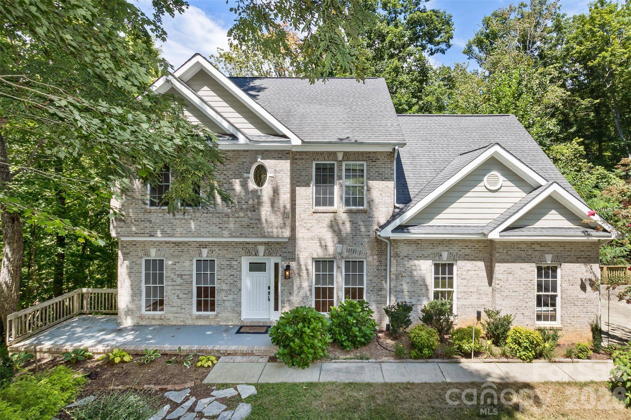113 Ballantree DR, Asheville, NC 28803