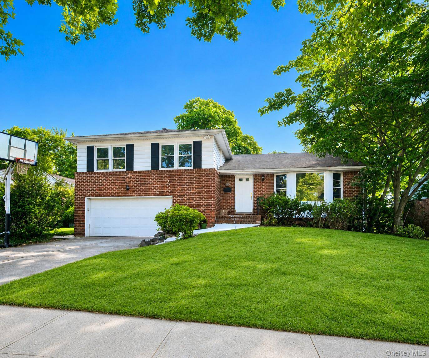 64 Morewood Oaks, Port Washington, NY 11050