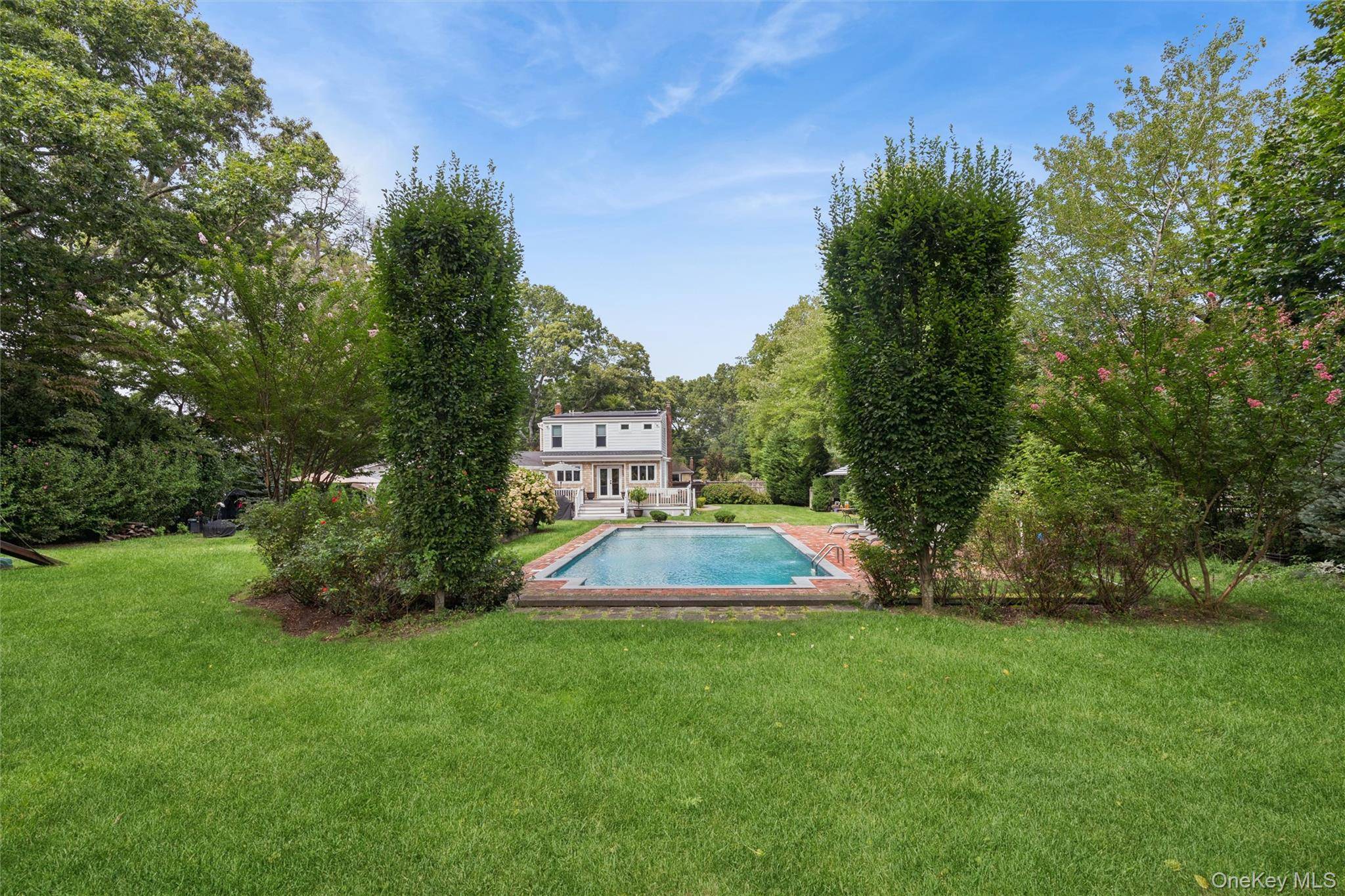 351 Forest LN, Smithtown, NY 11787