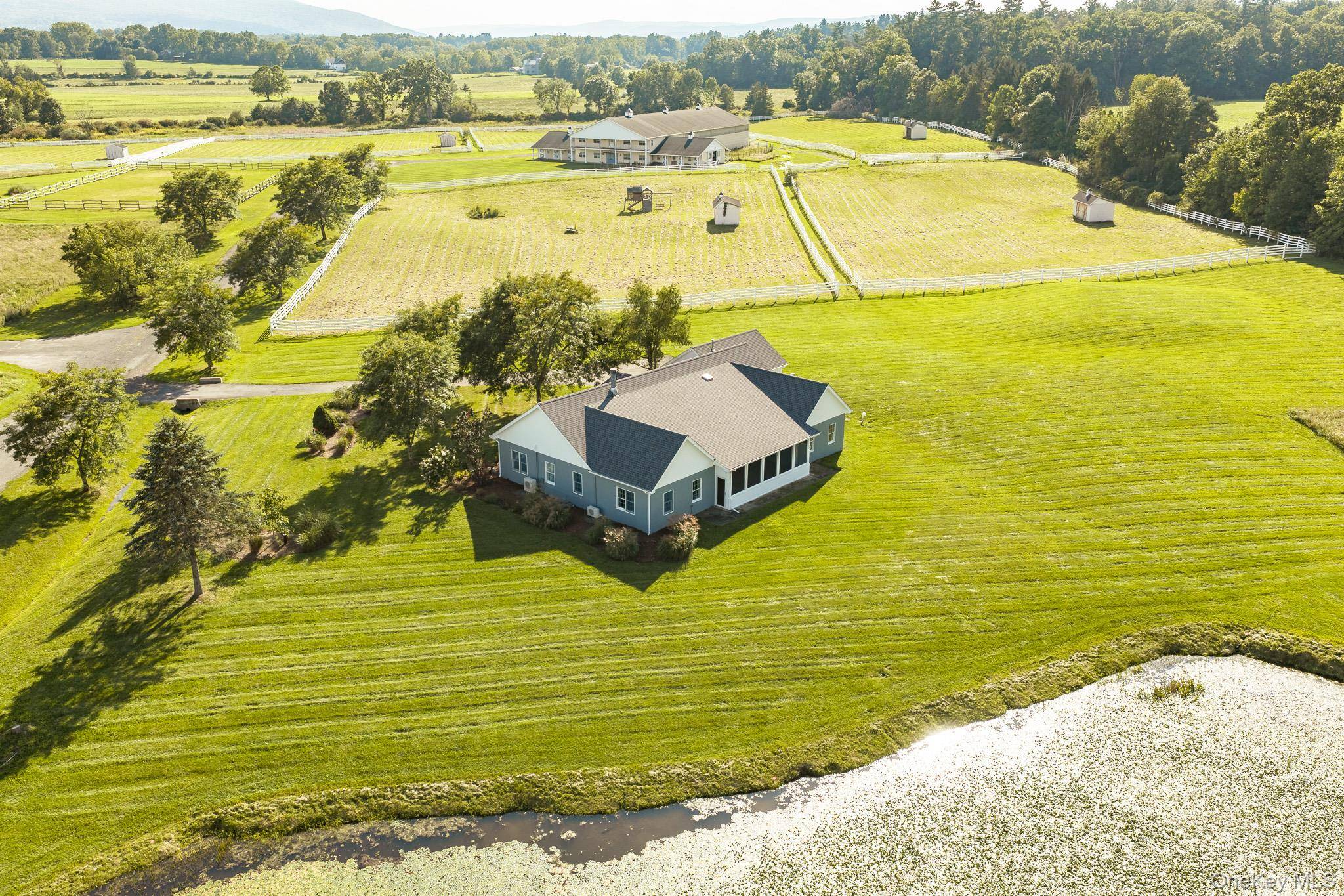 30 Loosestrife LN, Kerhonkson, NY 12446