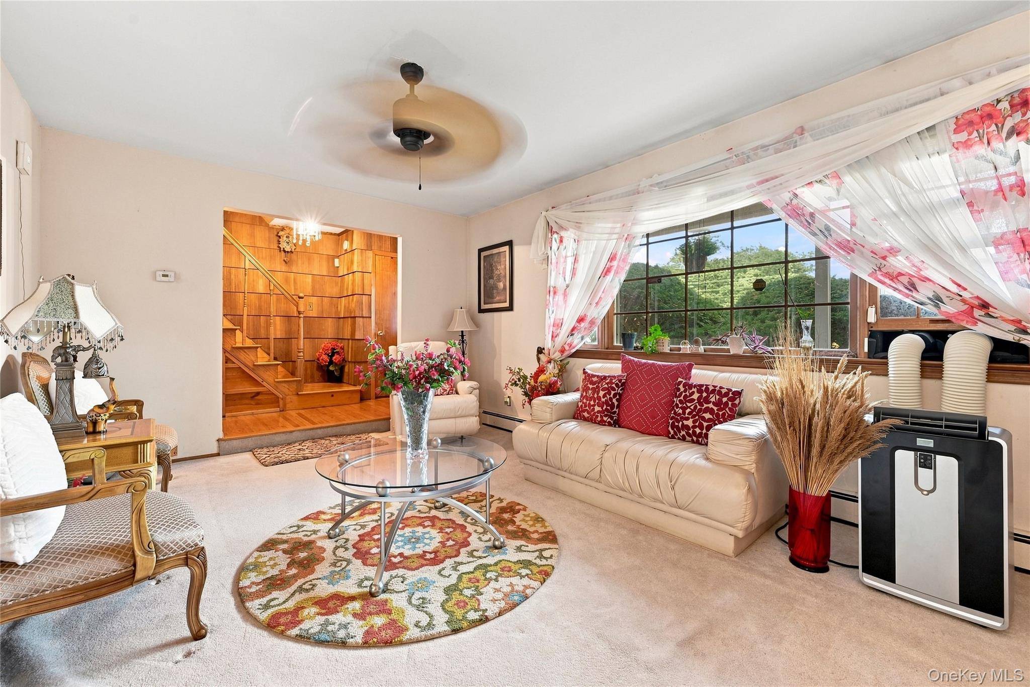 124 E Woodside AVE, Patchogue, NY 11772