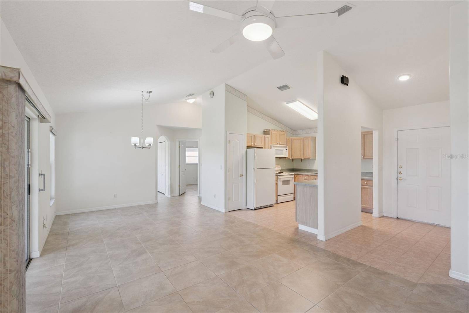 110 TWIN LAKE CIR, Umatilla, FL 32784