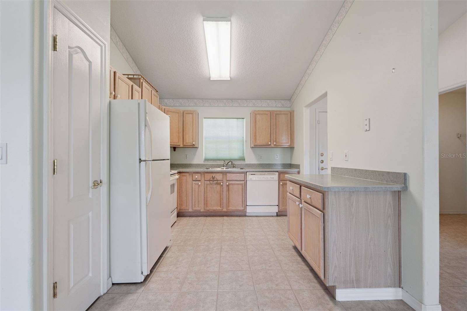110 TWIN LAKE CIR, Umatilla, FL 32784