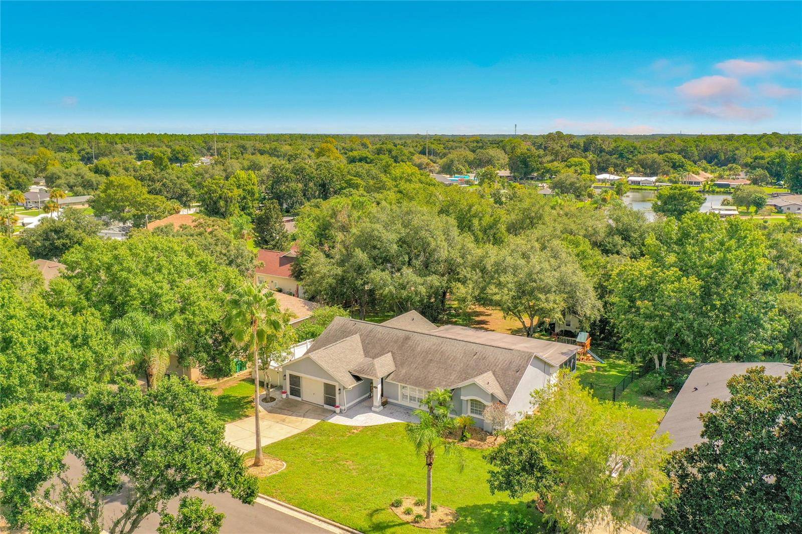 2961 WESTGATE DR, Eustis, FL 32726
