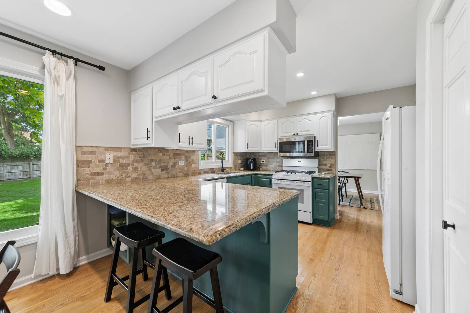 117 E Madison AVE, Wheaton, IL 60187
