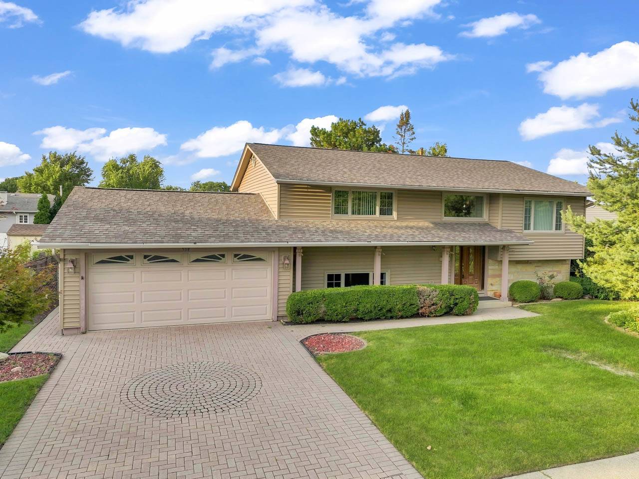 564 Gateshead S, Elk Grove Village, IL 60007