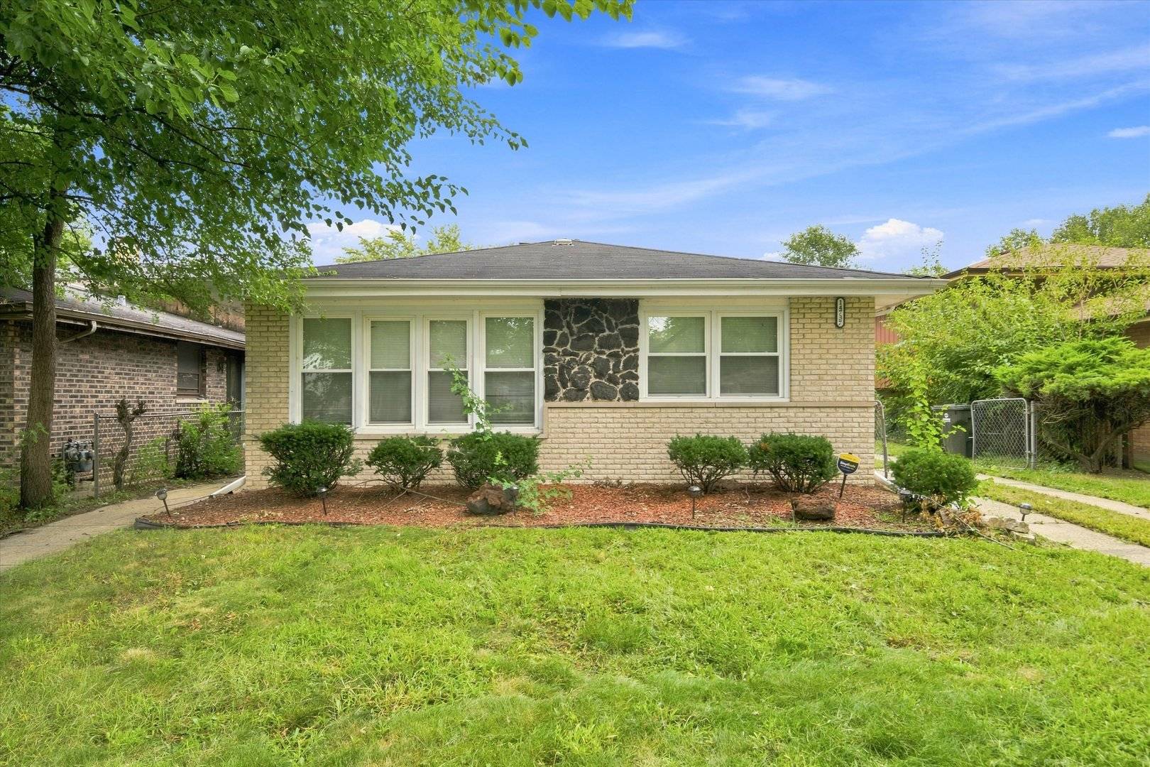 14737 Blackstone AVE, Dolton, IL 60419
