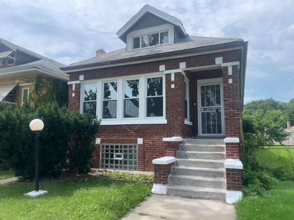 8824 S Throop ST, Chicago, IL 60620