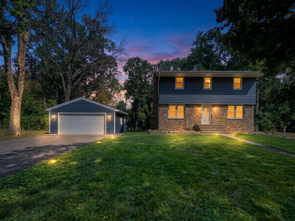928 Griffin AVE, Mahtomedi, MN 55115