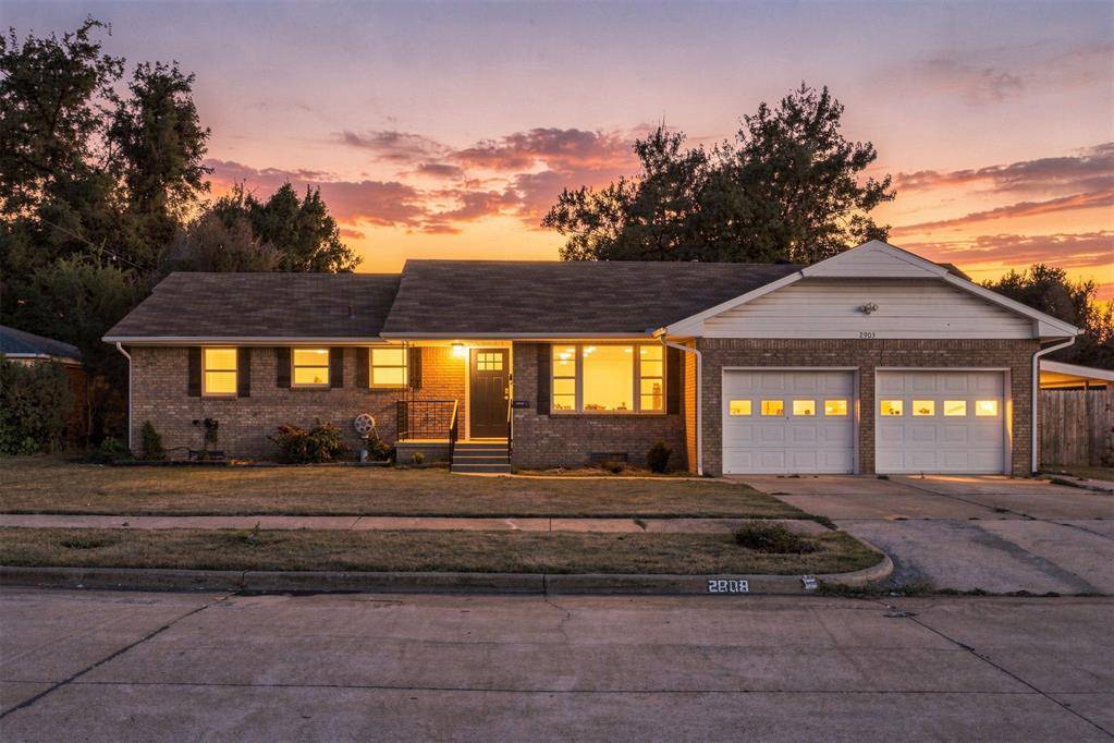 2903 Meadow LN, Edmond, OK 73013