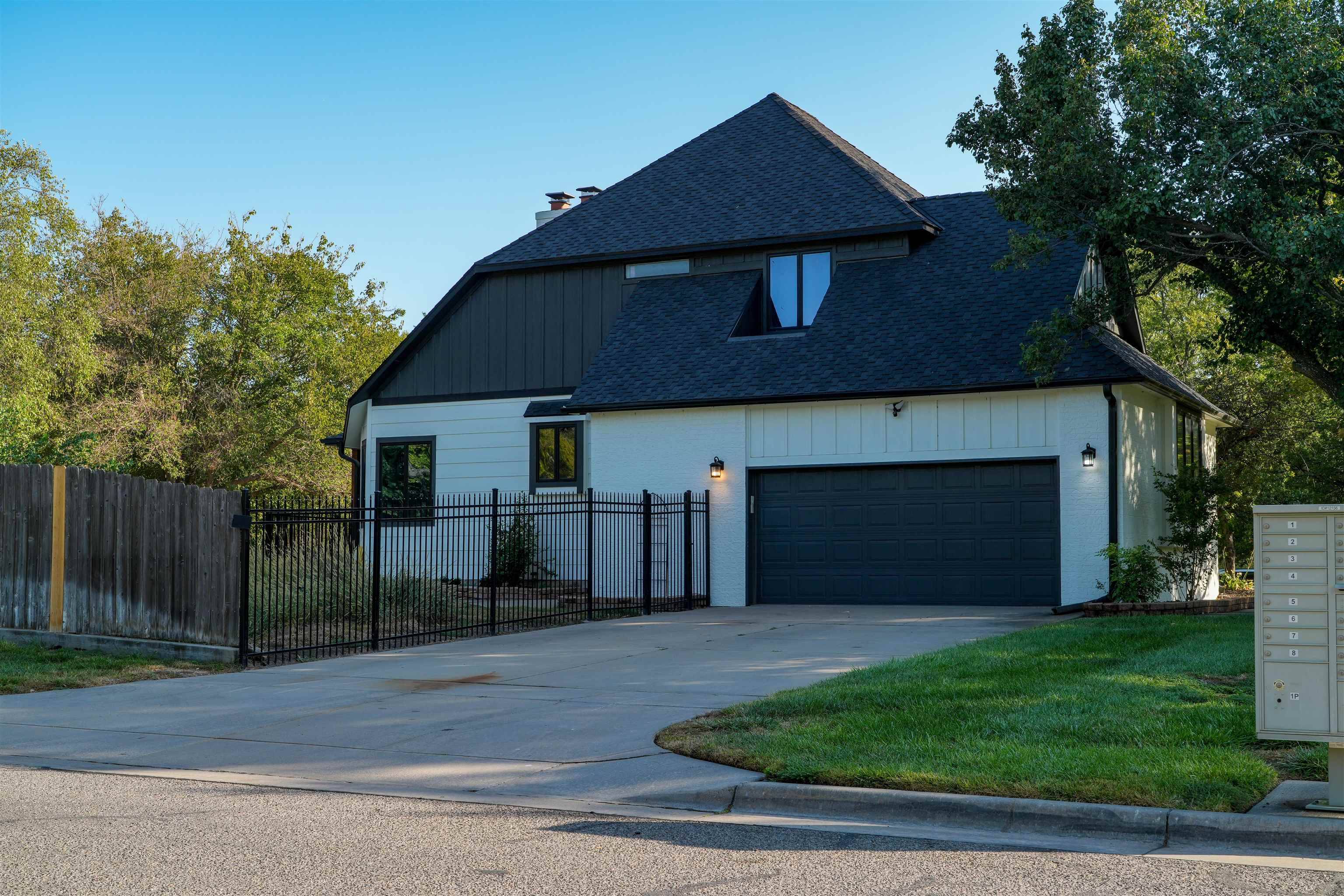 1308 N Fieldcrest Ct, Wichita, KS 67212