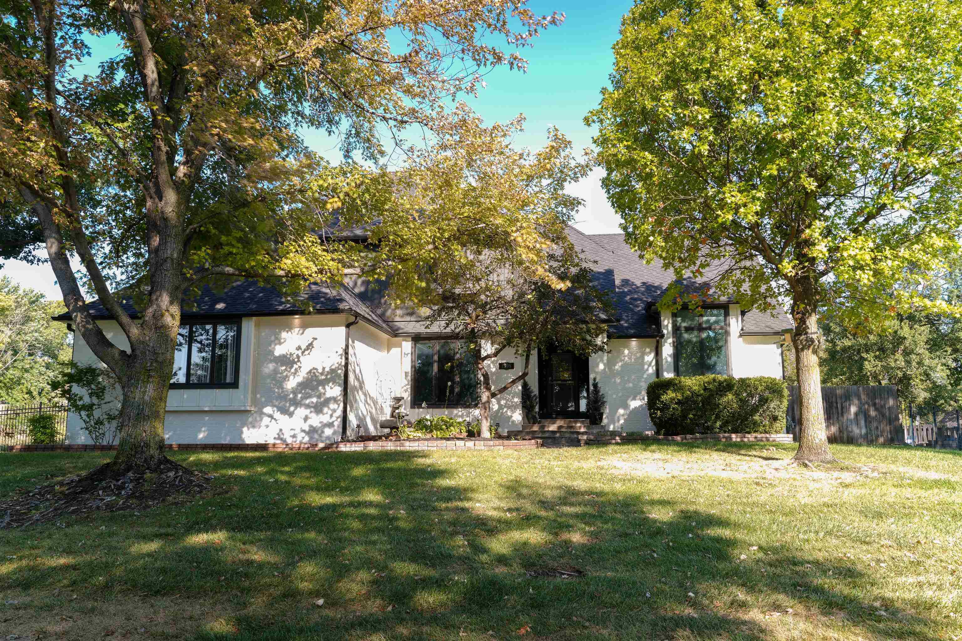 1308 N Fieldcrest Ct, Wichita, KS 67212