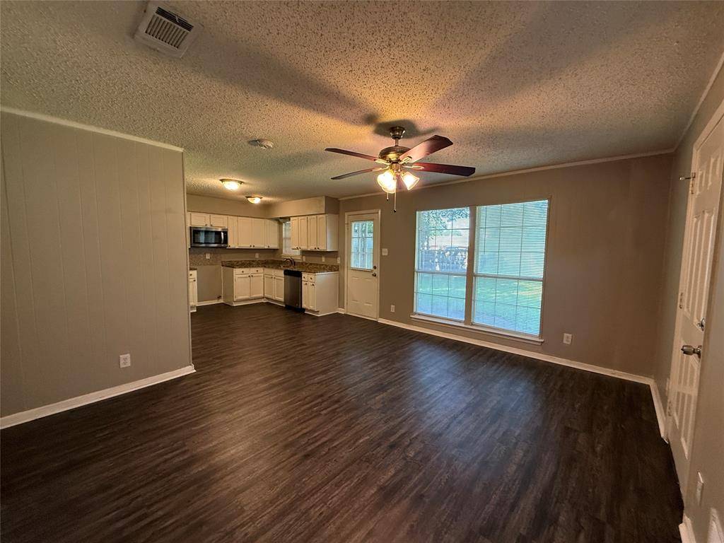303 Ridgefield Circle, Mesquite, TX 75149