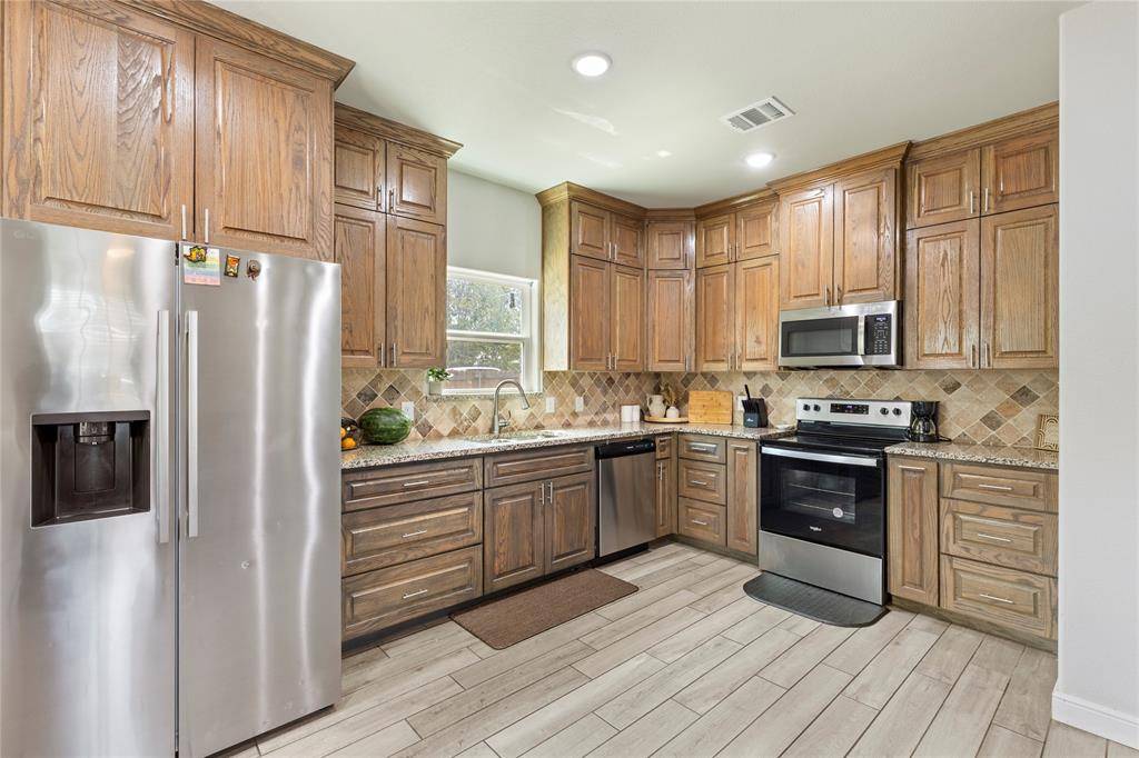 105 Lamar Street, Hillsboro, TX 76645