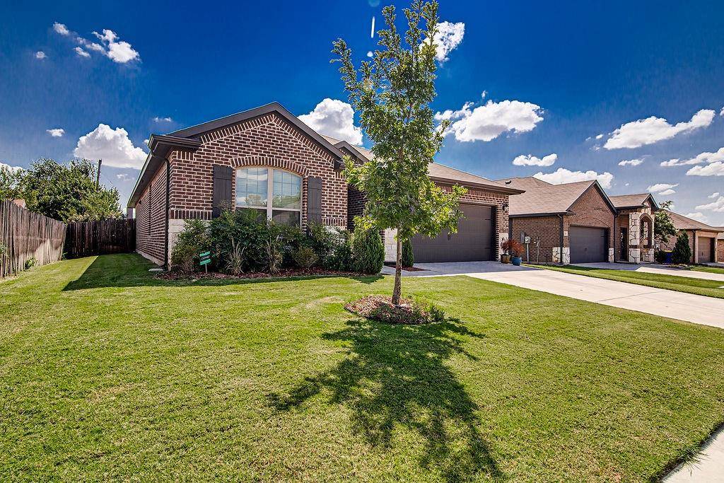 732 Vaquero Street, White Settlement, TX 76108