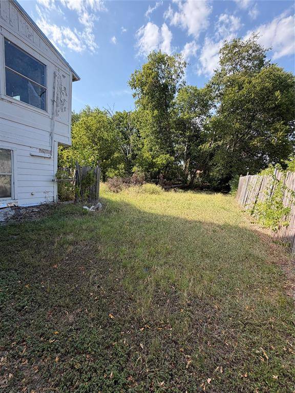 233 W Hammond Street, Lancaster, TX 75146