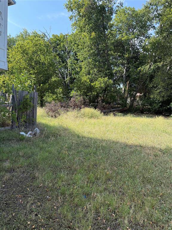 233 W Hammond Street, Lancaster, TX 75146