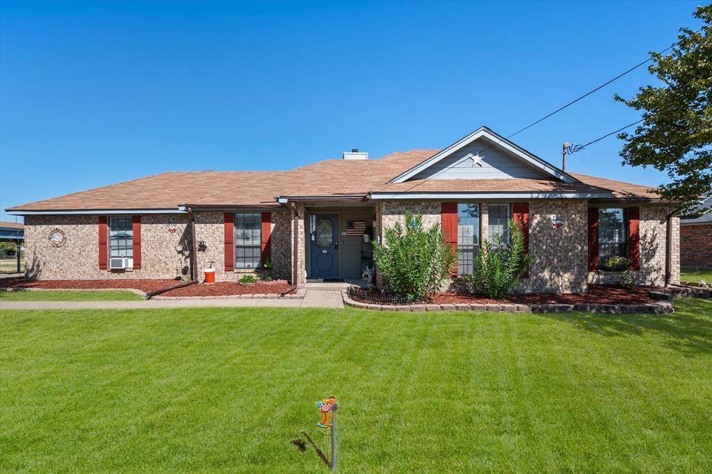 649 E Reindeer Road, Lancaster, TX 75146