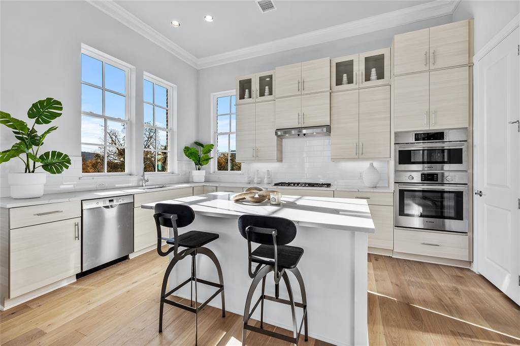 4613 Greenborough Lane, Dallas, TX 75219