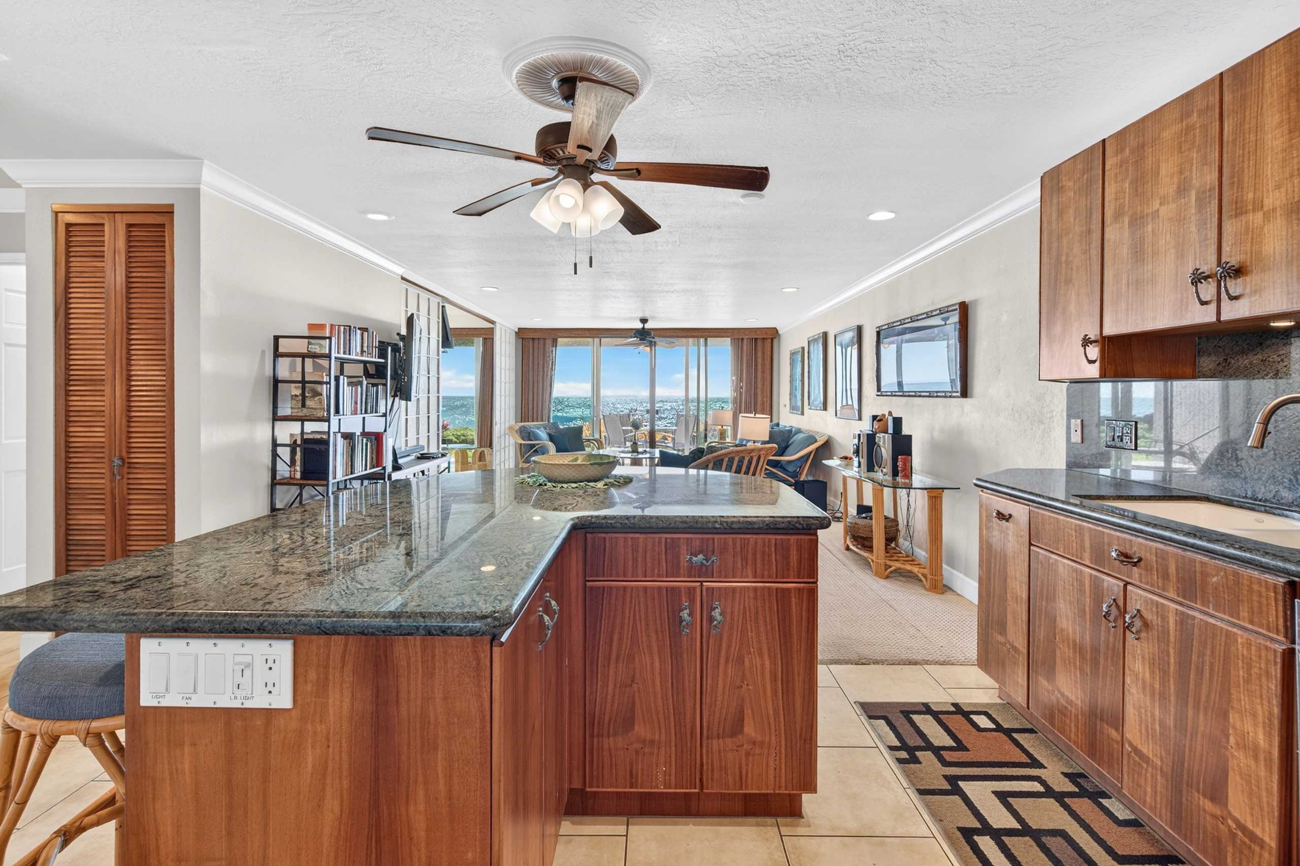 78-6800 ALII DR #1102, Kailua Kona, HI 96740
