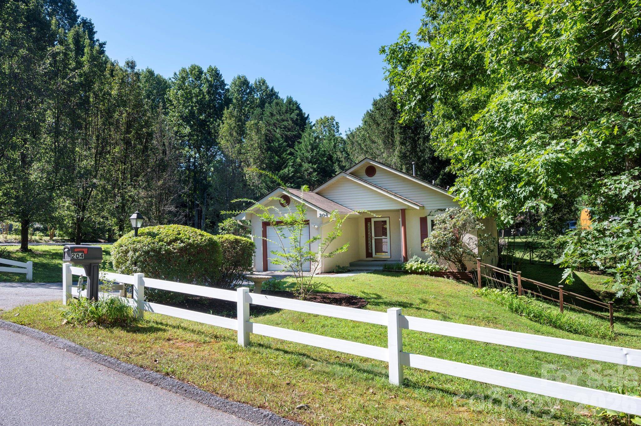 204 Cinnamon WAY, Flat Rock, NC 28731