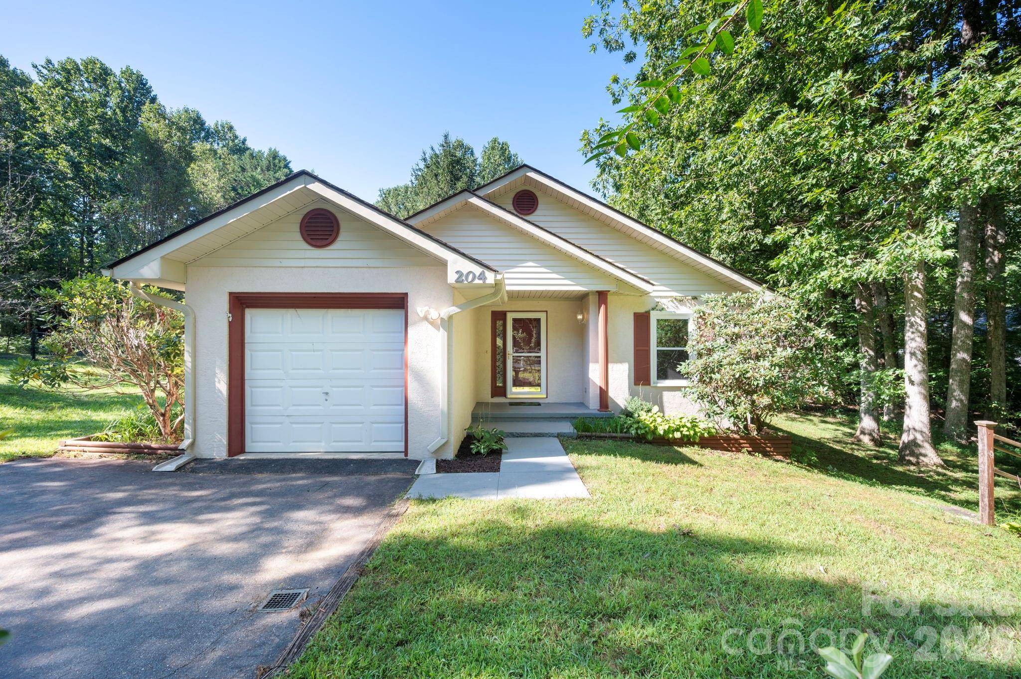 204 Cinnamon WAY, Flat Rock, NC 28731