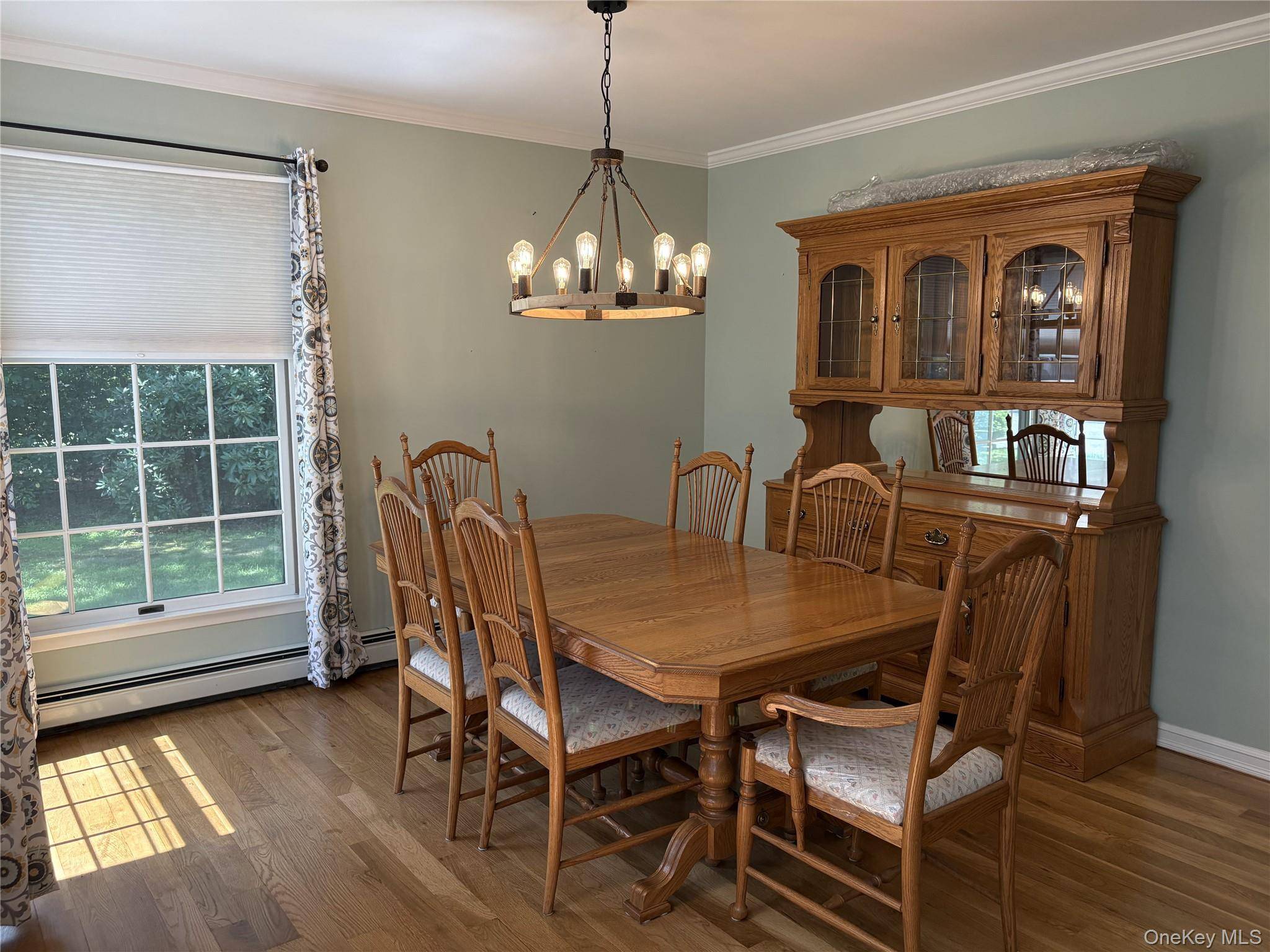 3 Woodhollow CT, Medford, NY 11763