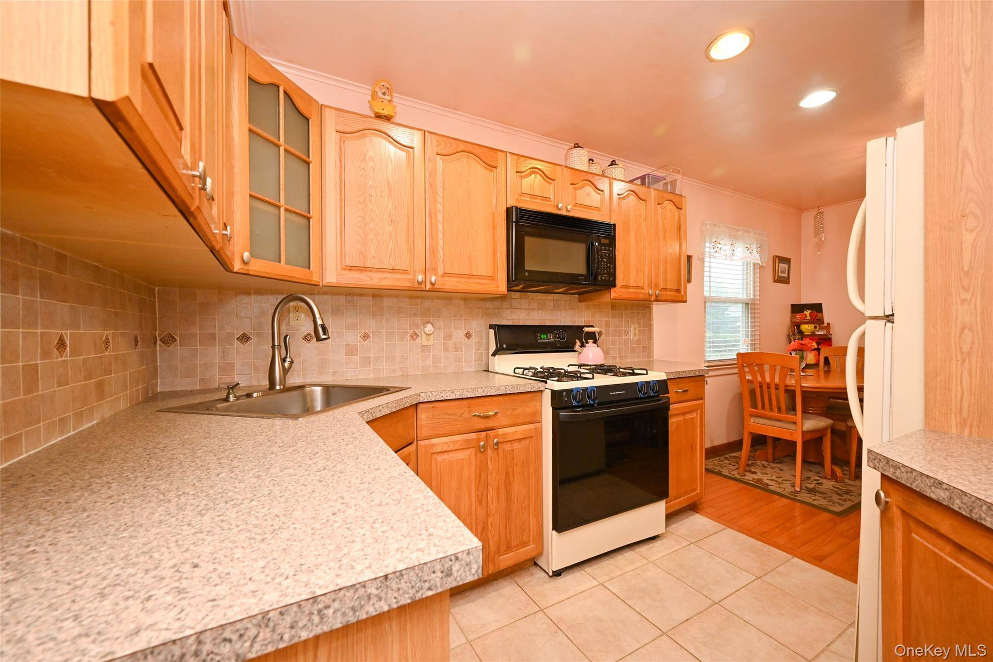 40-04 205th ST, Bayside, NY 11361
