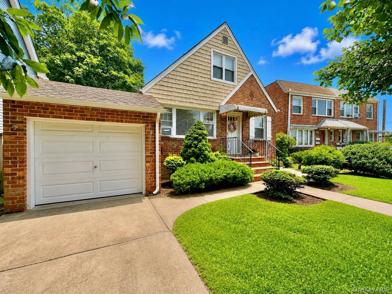 40-04 205th ST, Bayside, NY 11361