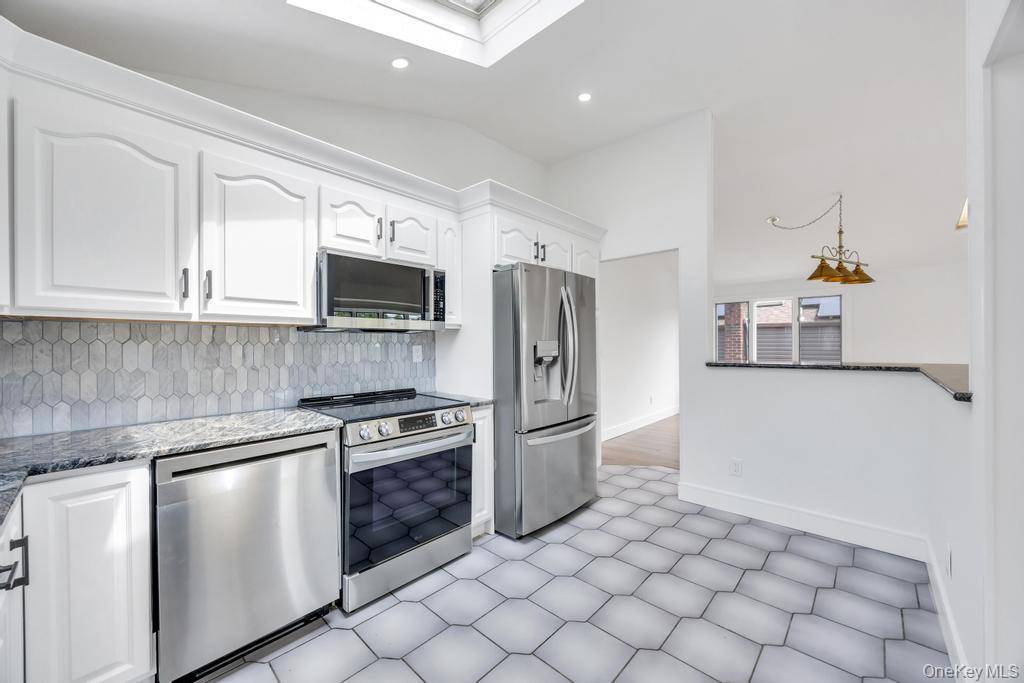 2331 Neptune AVE, Seaford, NY 11783