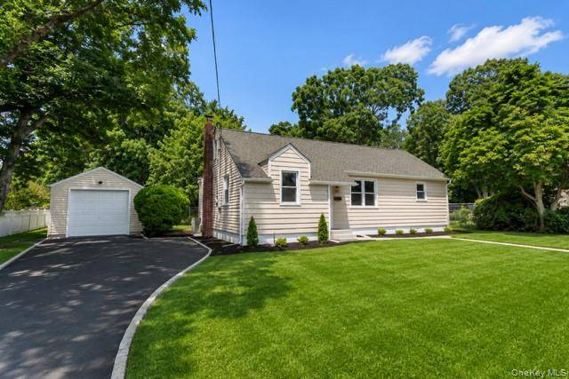 1340 Manor LN, Bay Shore, NY 11706