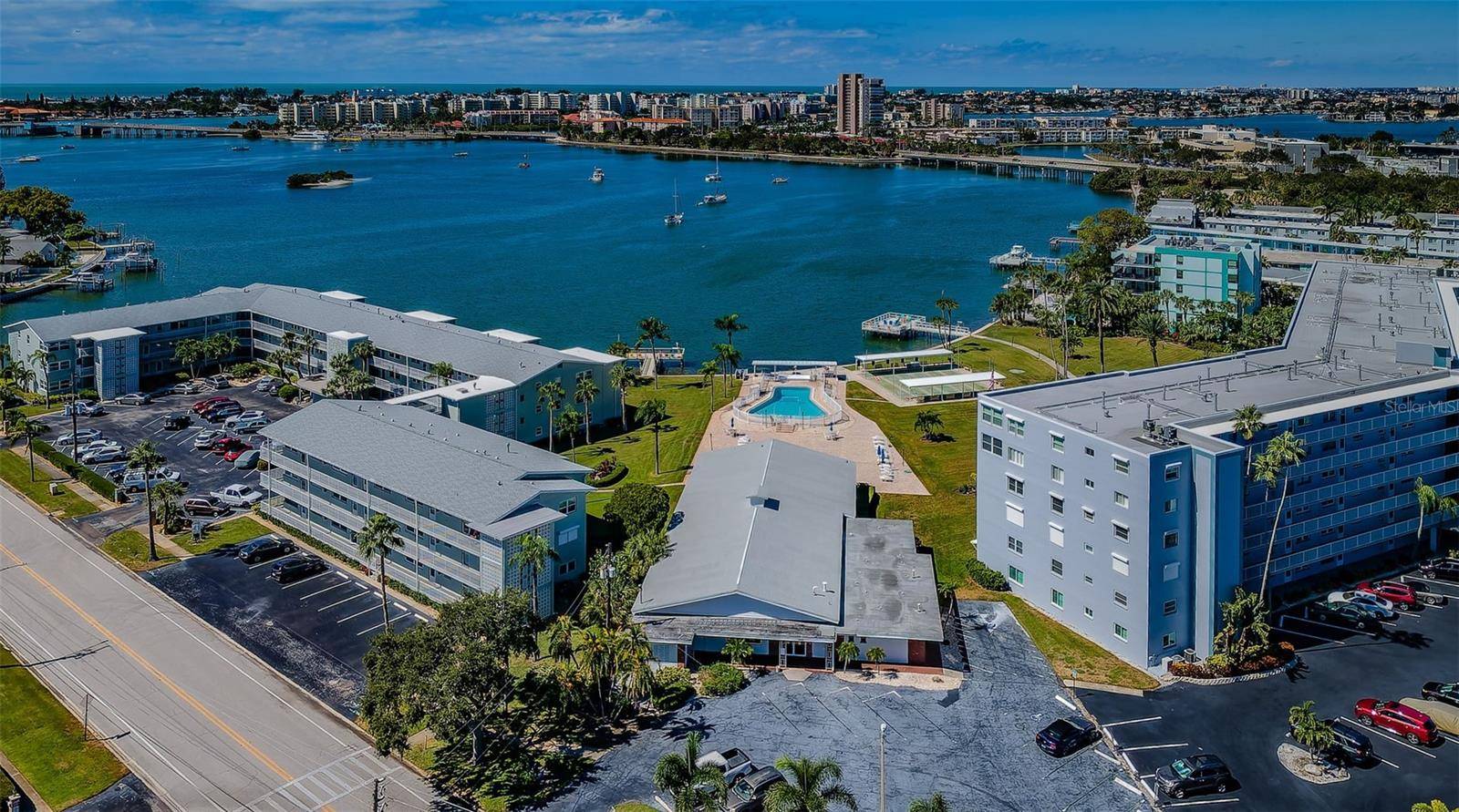 1898 SHORE DR S #208, South Pasadena, FL 33707