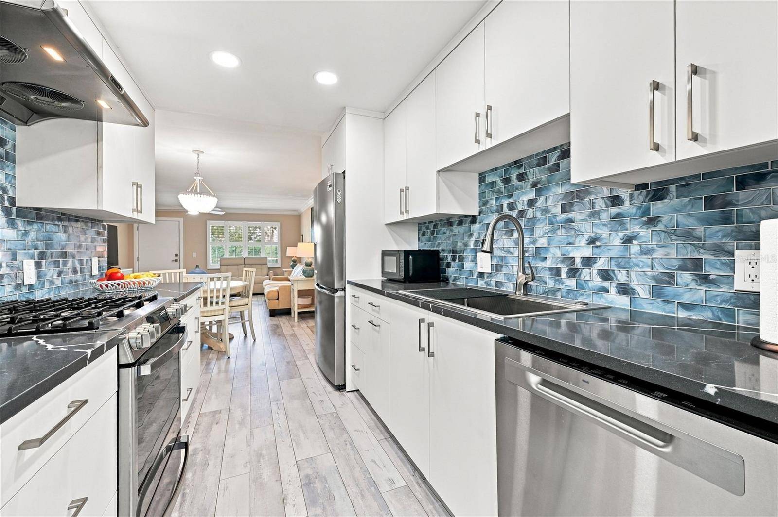 1898 SHORE DR S #208, South Pasadena, FL 33707