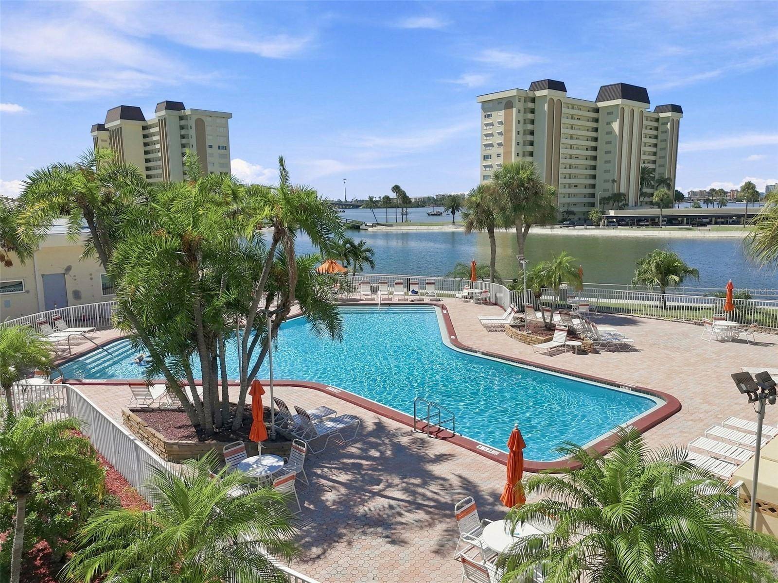 4650 COVE CIR #104, St Petersburg, FL 33708