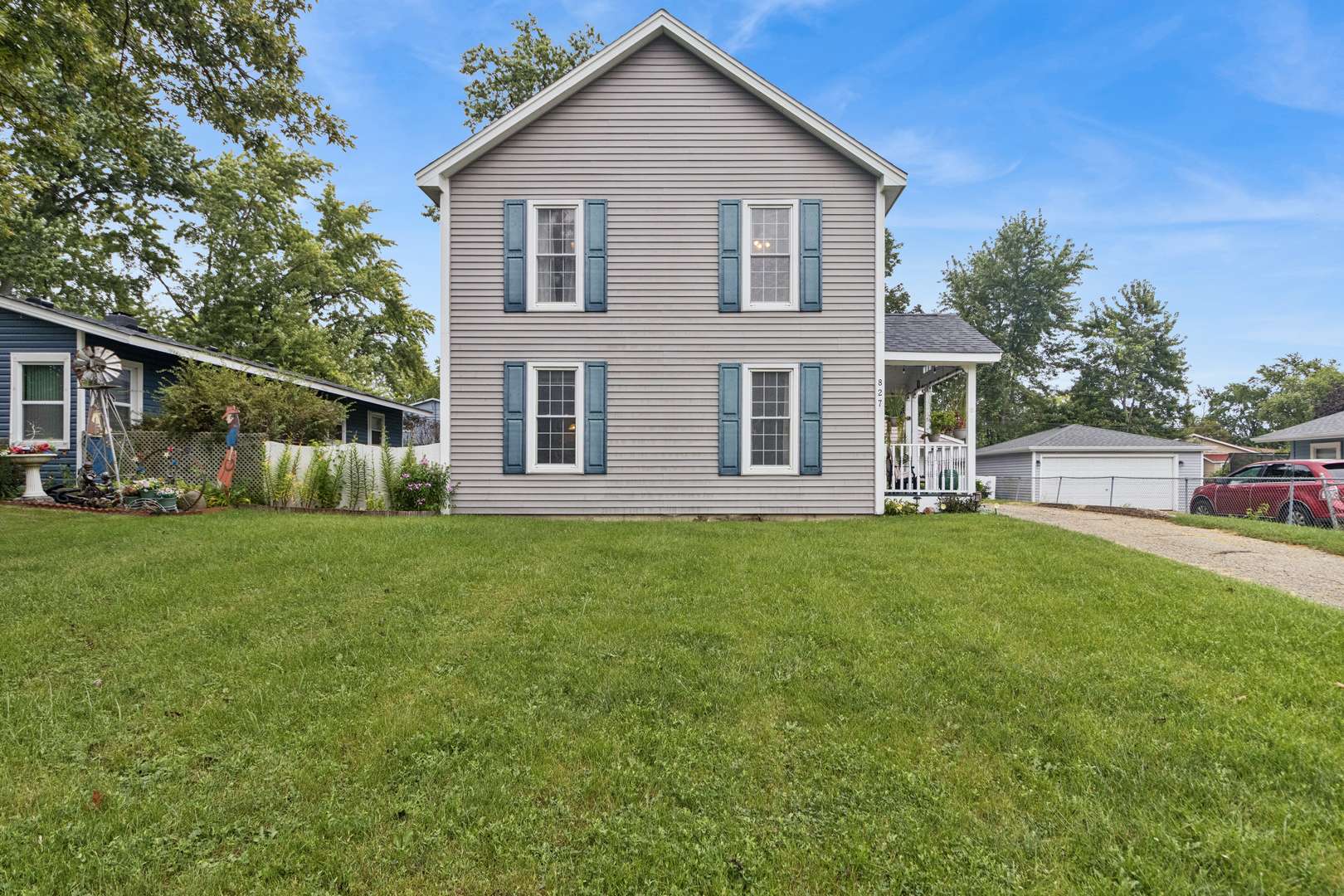 827 Salem LN, Carpentersville, IL 60110