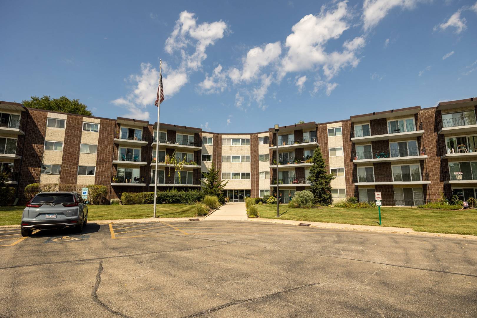 5540 Walnut AVE #7A, Downers Grove, IL 60515