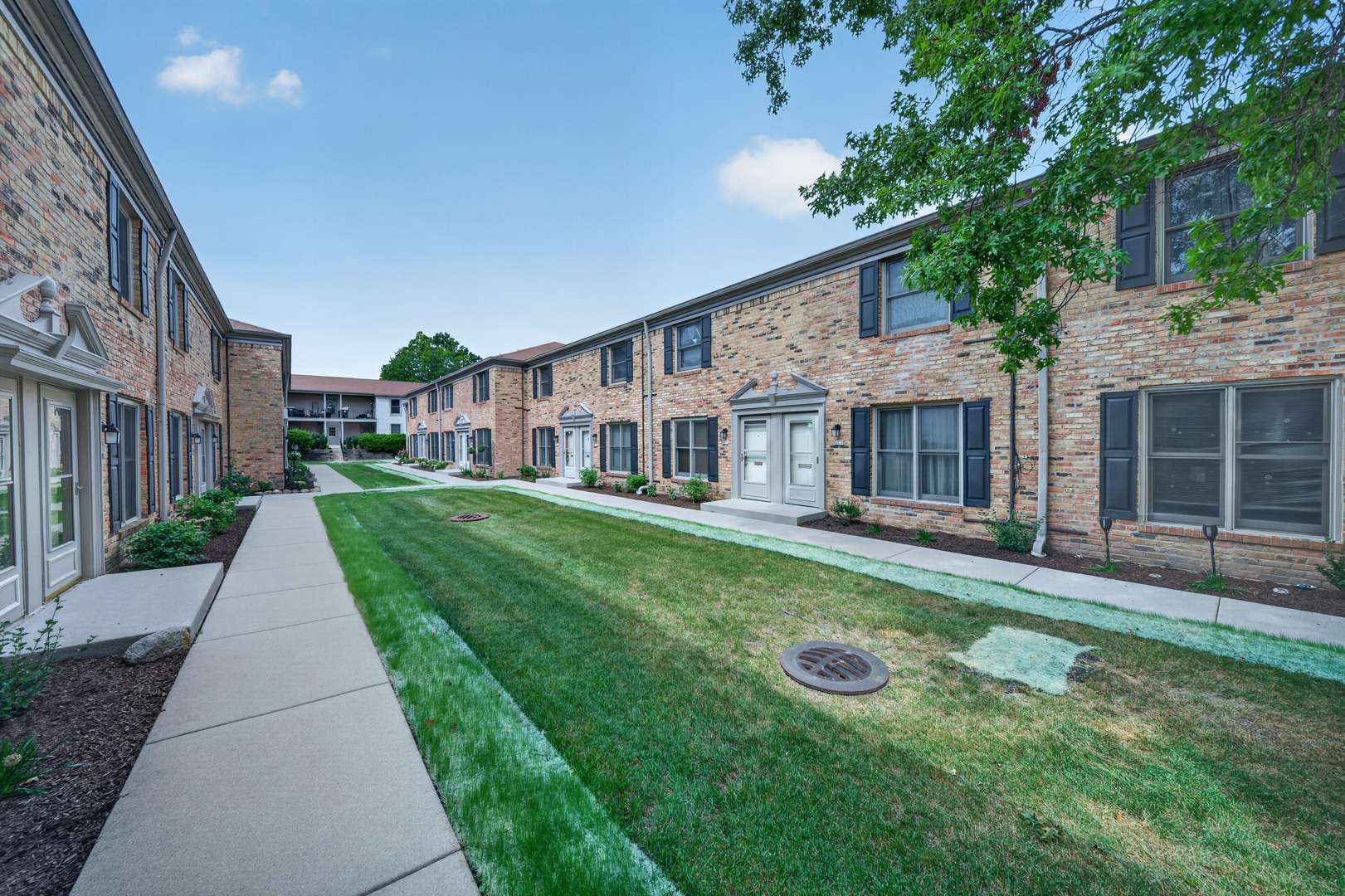 1714 Sessions WALK, Hoffman Estates, IL 60169