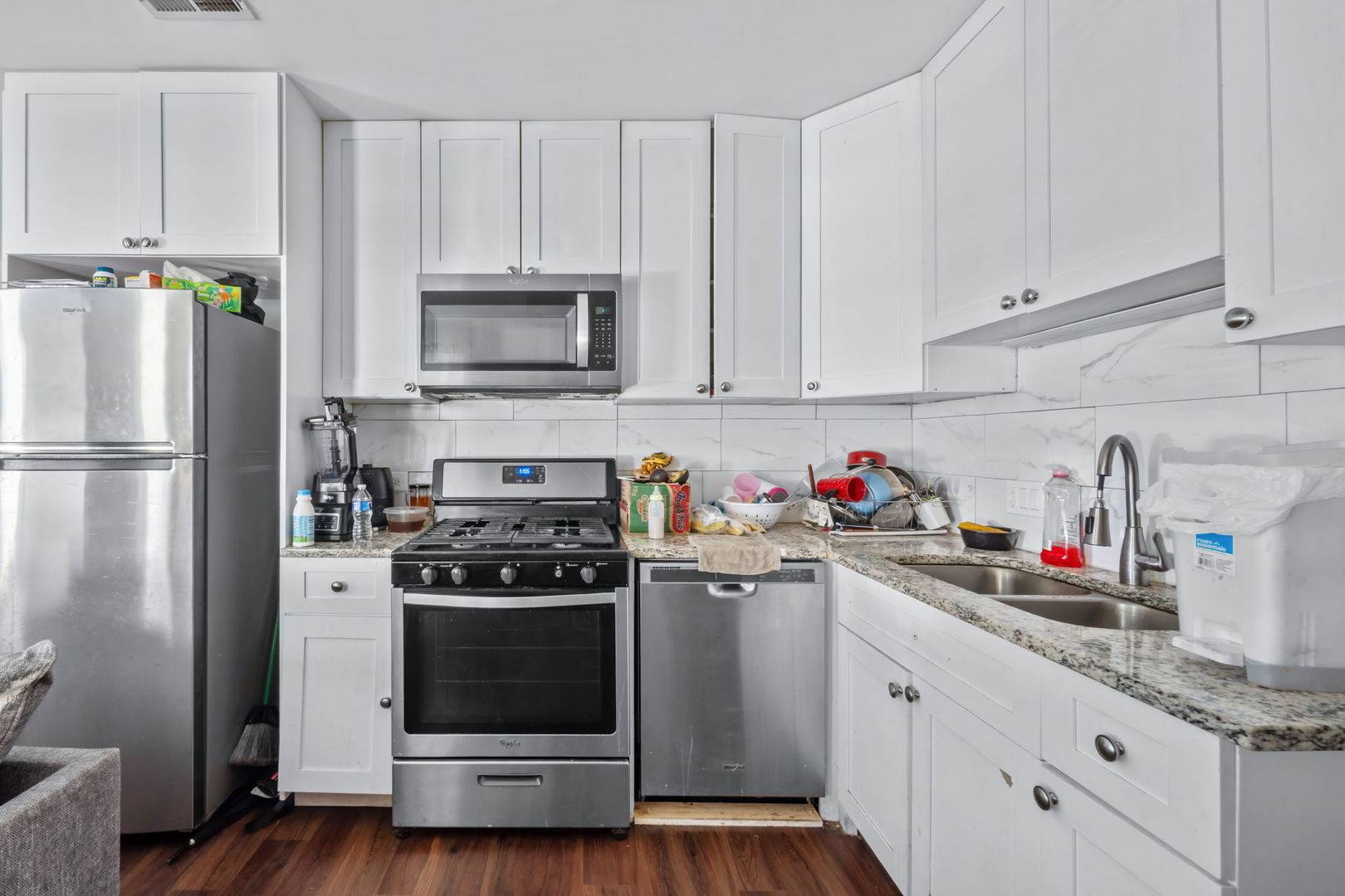 7441 N Rogers AVE, Chicago, IL 60626
