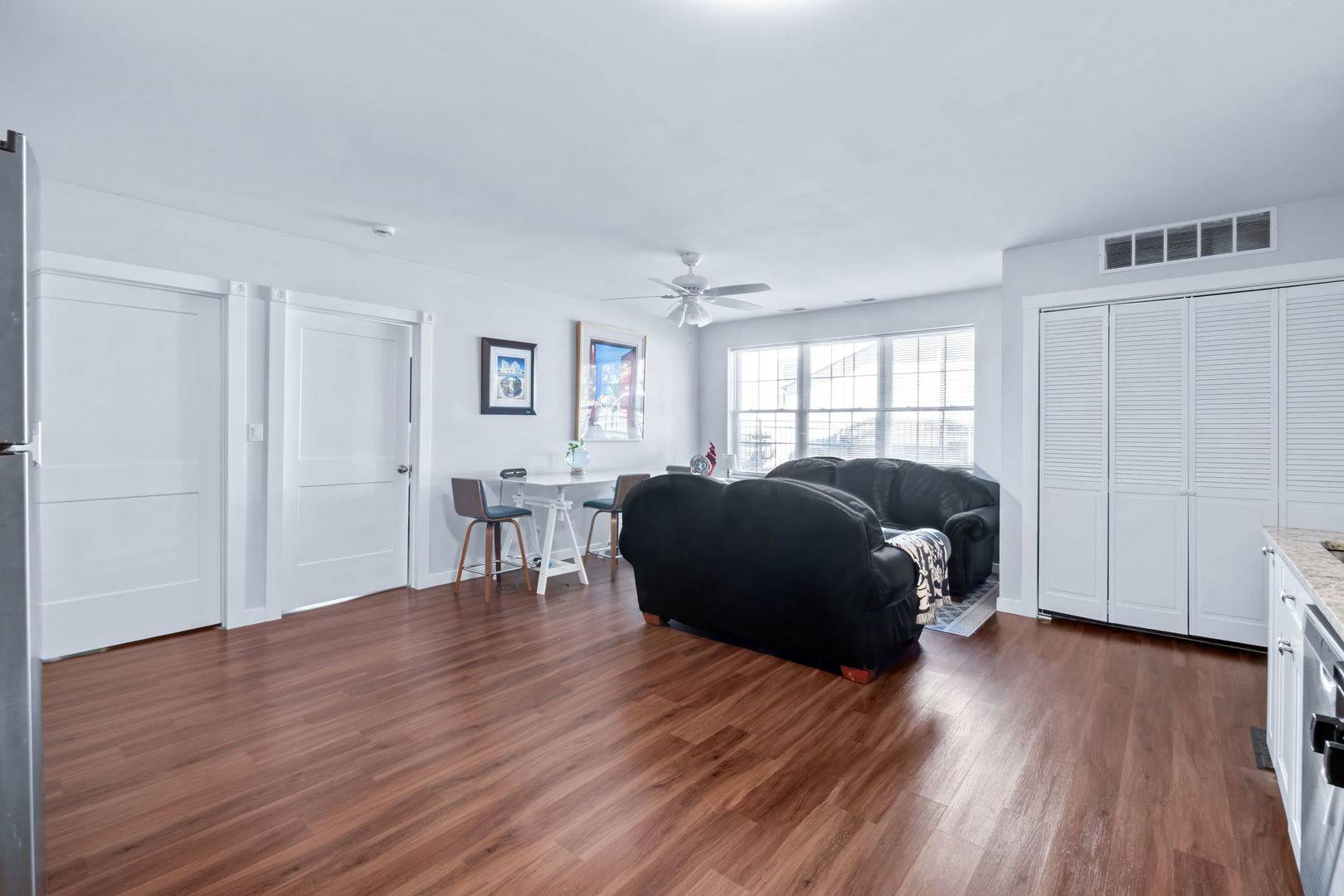 7441 N Rogers AVE, Chicago, IL 60626