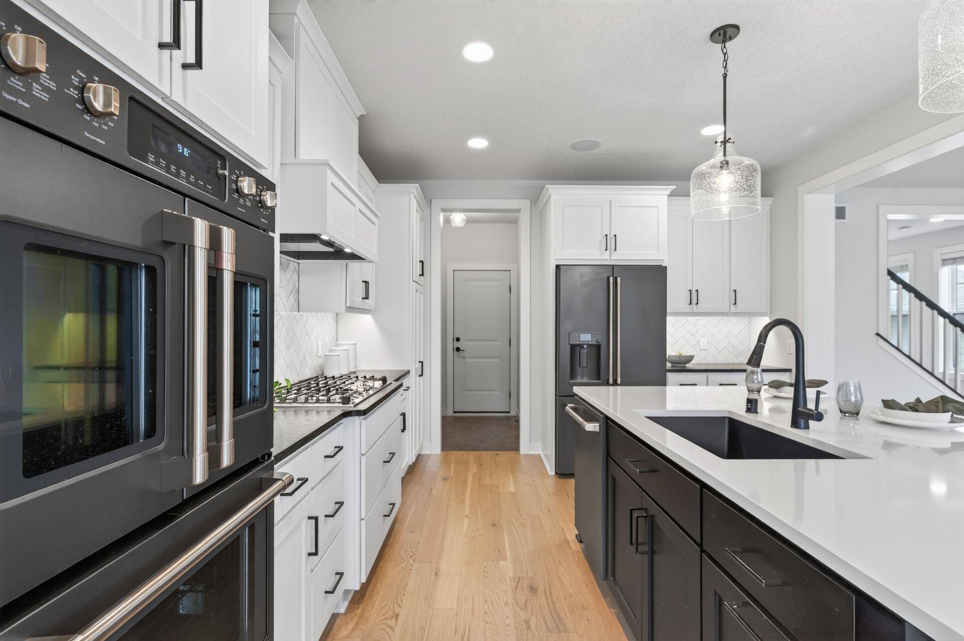9960 Arrowwood TRL, Woodbury, MN 55129