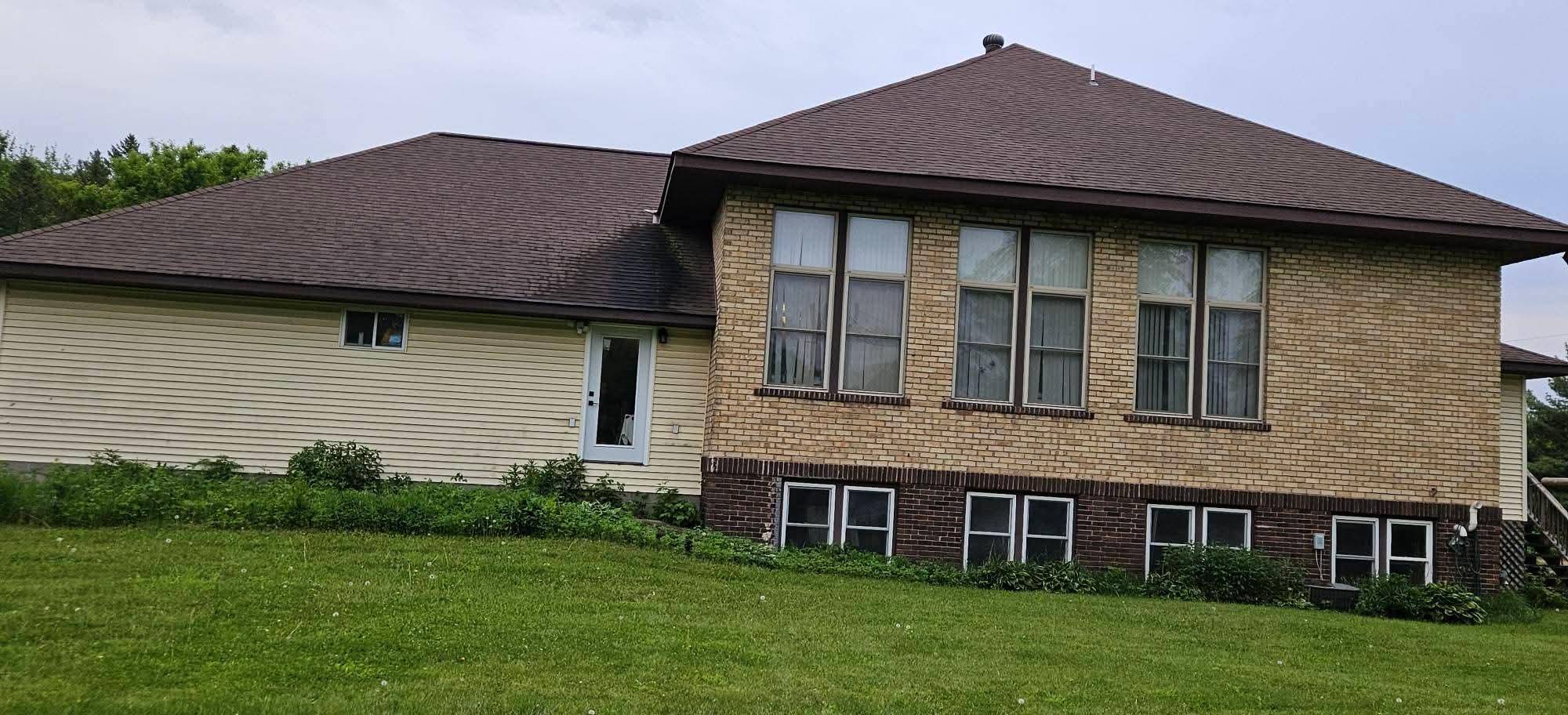 54130 270th ST, Lansing, MN 55912