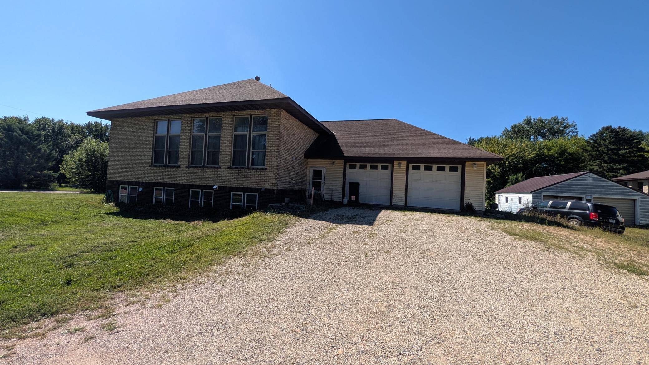 54130 270th ST, Lansing, MN 55912