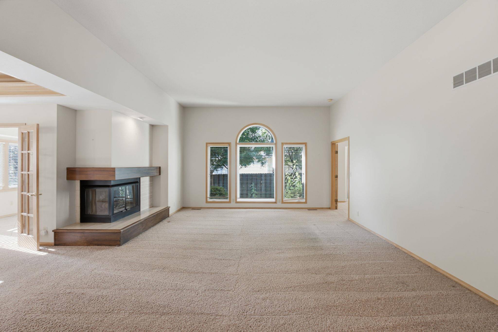 8913 E Bradford Cir, Wichita, KS 67206