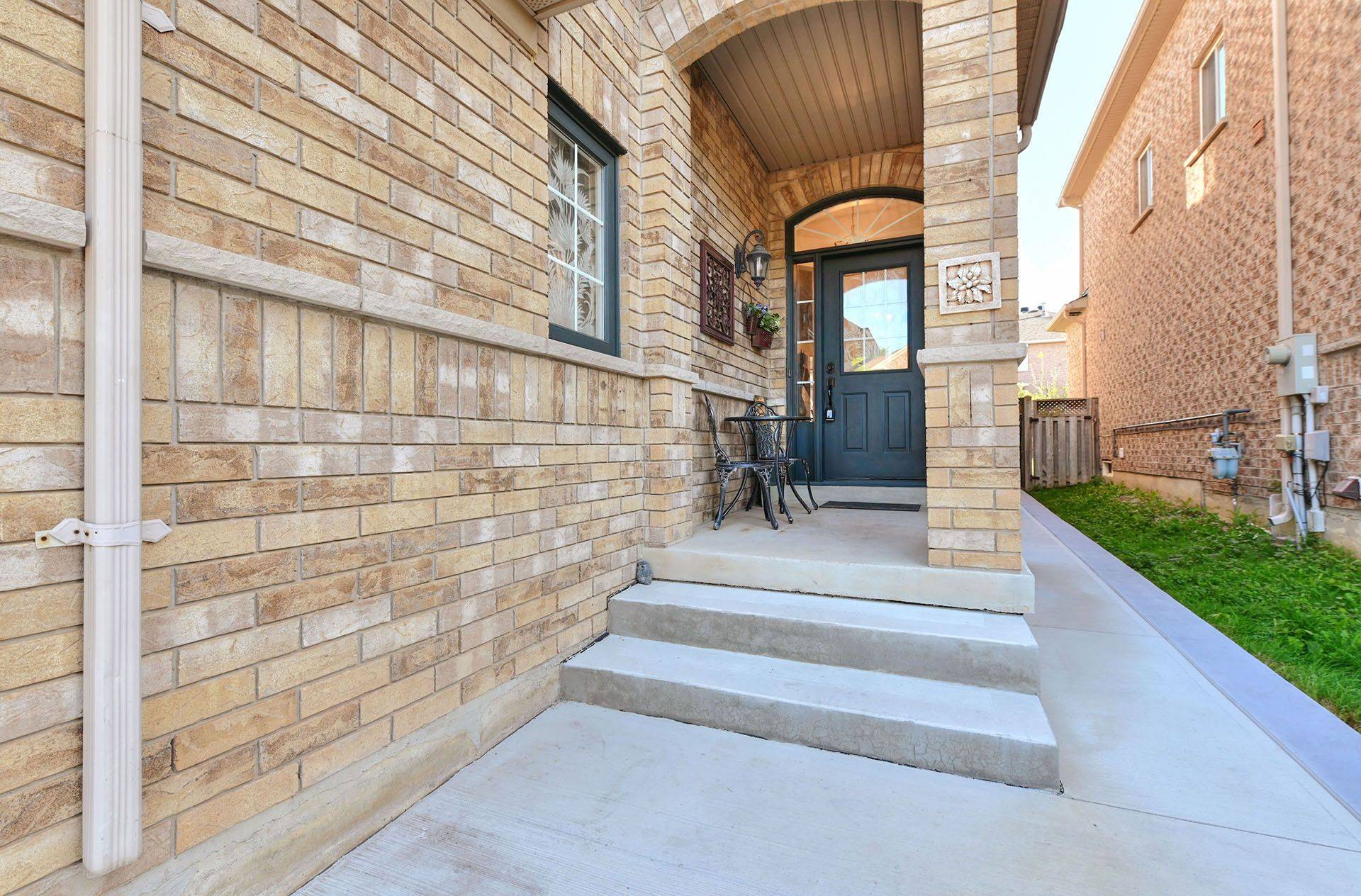 5641 Longboat AVE, Mississauga, ON L5M 7E5