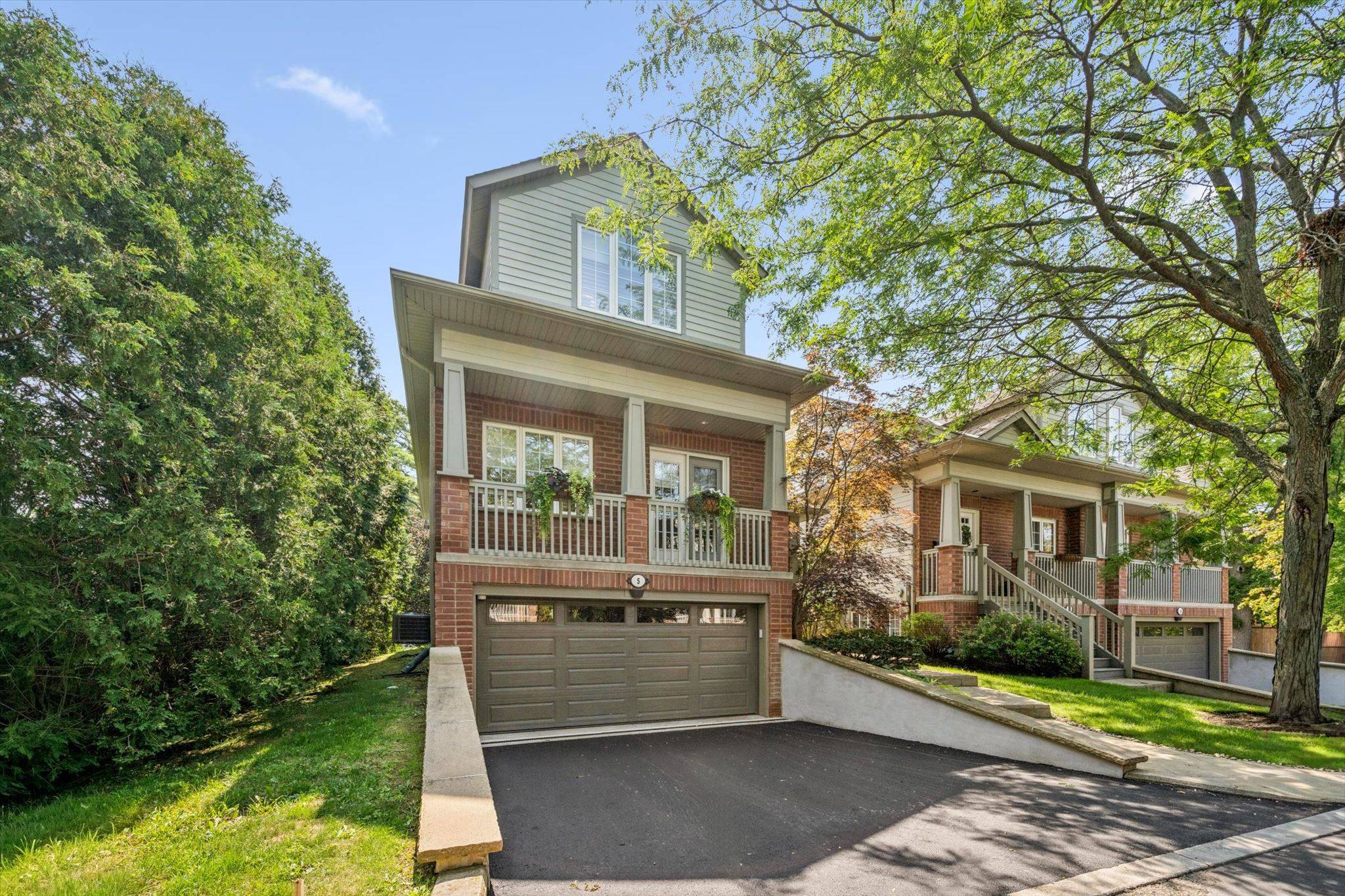 263 Plains RD W #5, Burlington, ON L7T 1G1